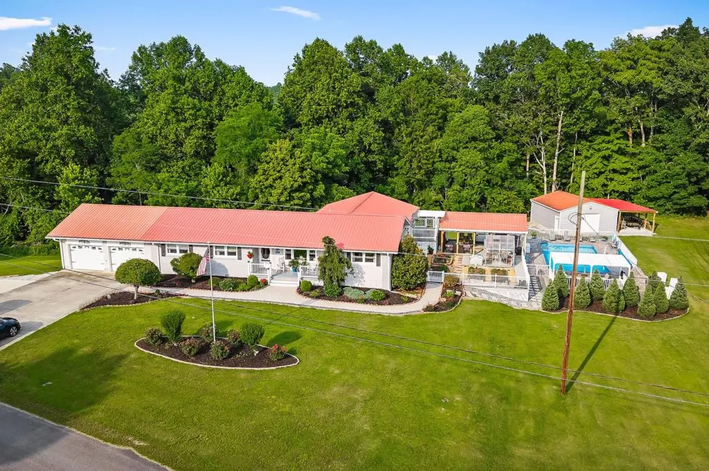 2376 Hurricane Ridge Road Smithville TN 37166