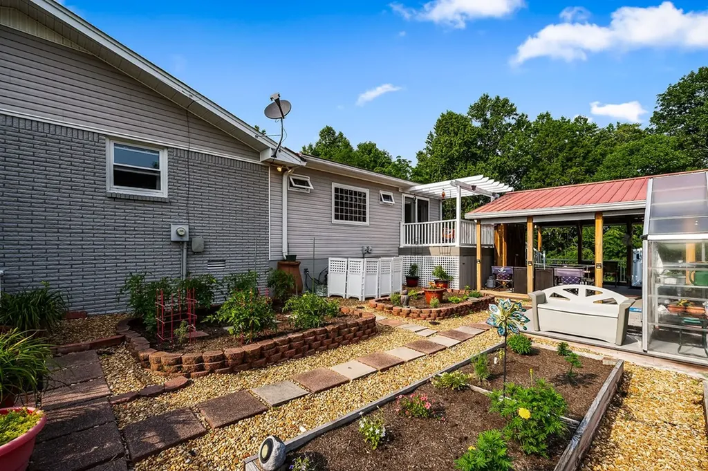 2376 Hurricane Ridge Road Smithville TN 37166