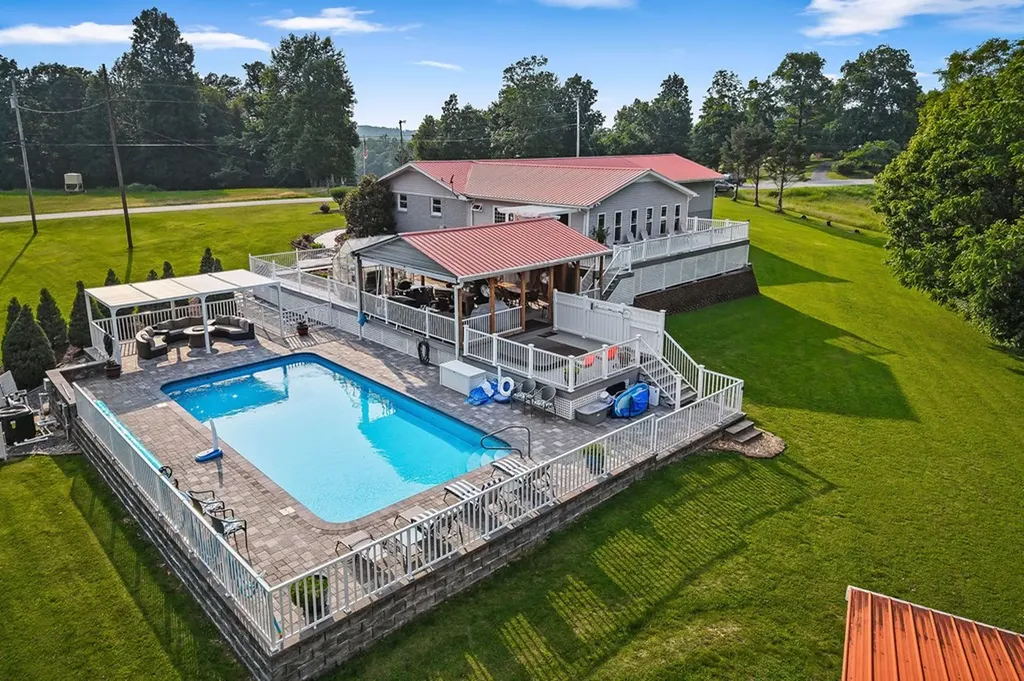 2376 Hurricane Ridge Road Smithville TN 37166