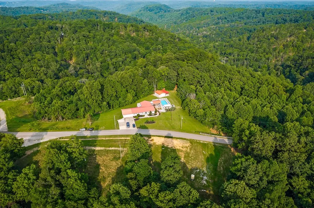 2376 Hurricane Ridge Road Smithville TN 37166