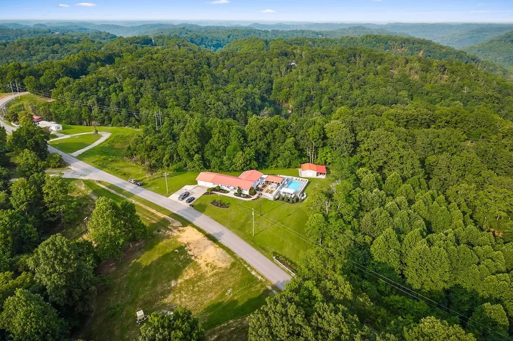 2376 Hurricane Ridge Road Smithville TN 37166