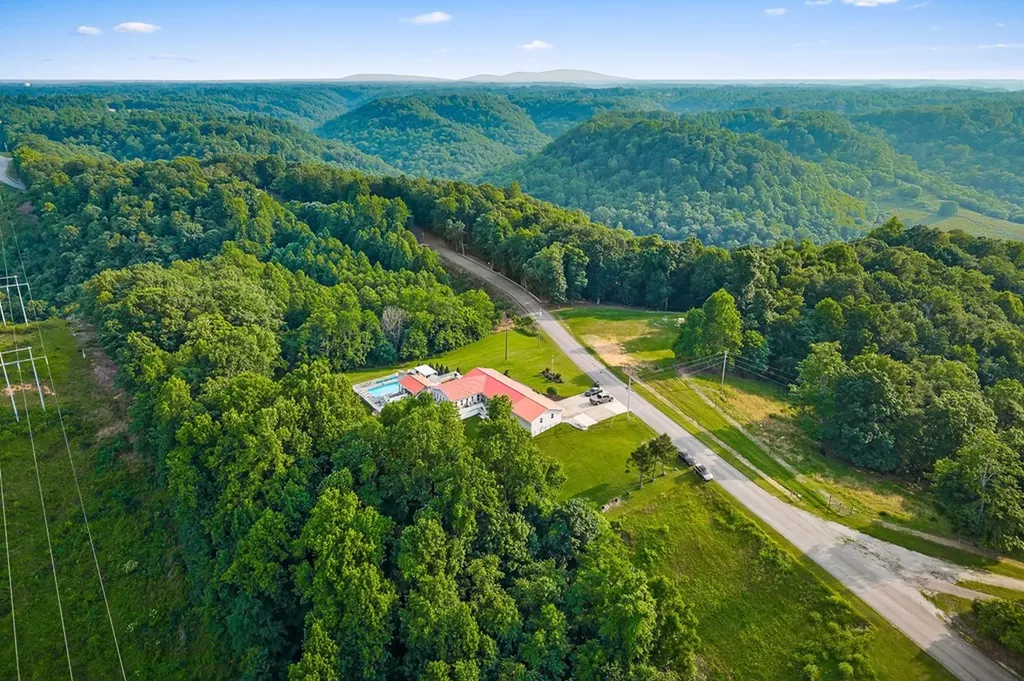2376 Hurricane Ridge Road Smithville TN 37166