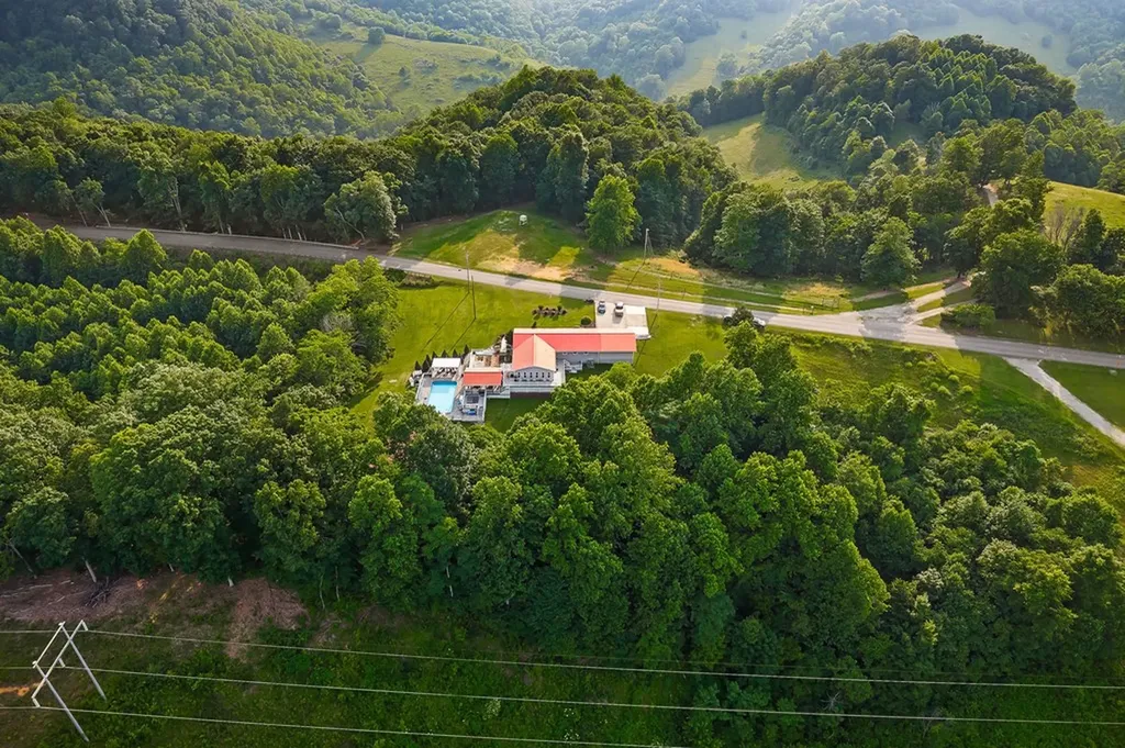 2376 Hurricane Ridge Road Smithville TN 37166