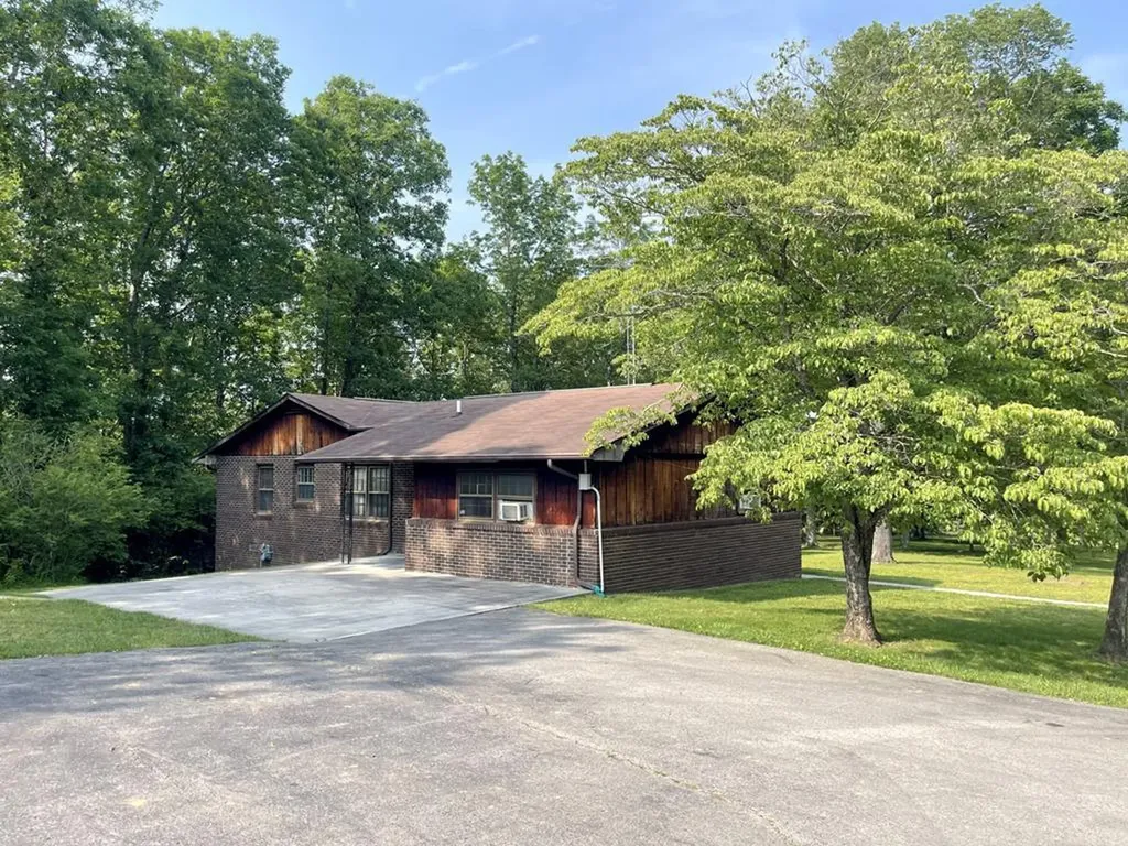 56 Robbins Nest Drive Crossville TN 38571