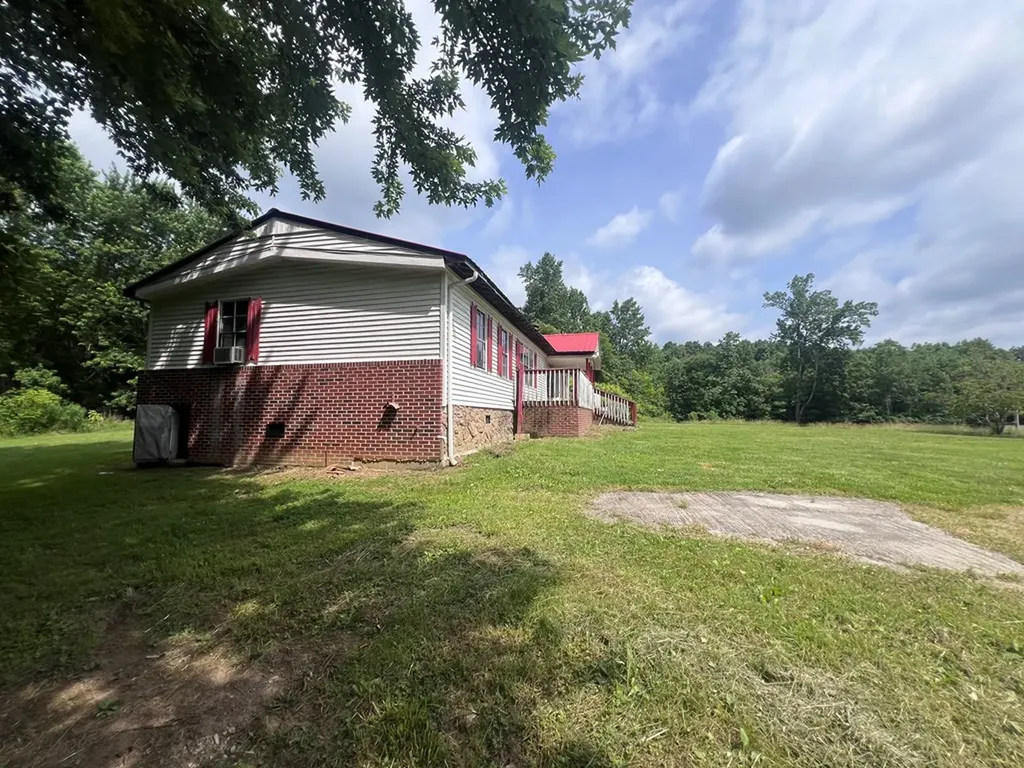 1311 Old Union Road Hilham TN 38568