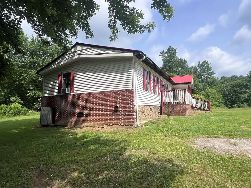 1311 Old Union Road Hilham TN 38568