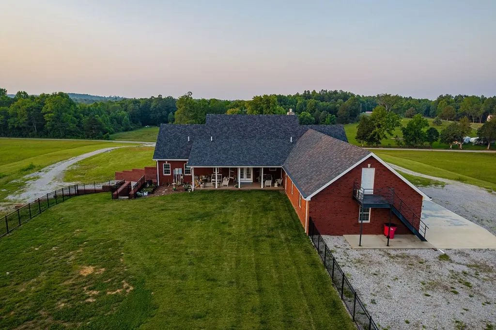 3292 Moss Arcott Celina TN 38551