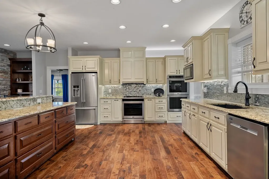 3292 Moss Arcott Celina TN 38551