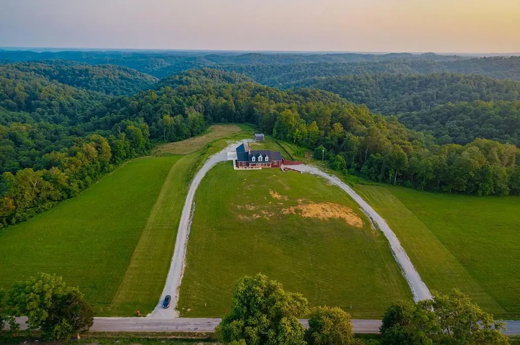 3292 Moss Arcott Celina TN 38551