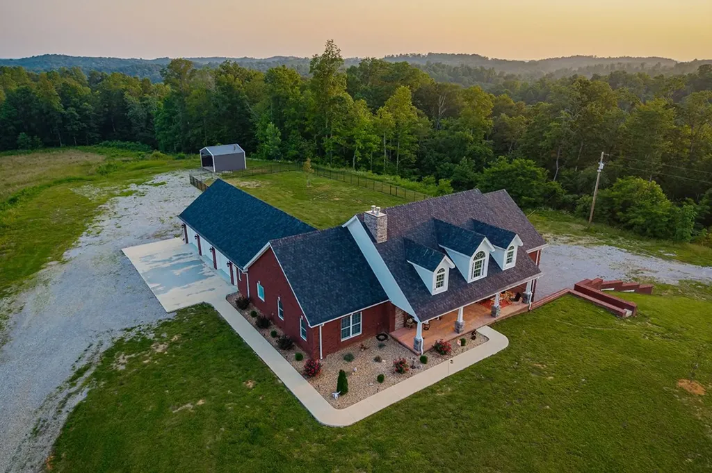 3292 Moss Arcott Celina TN 38551