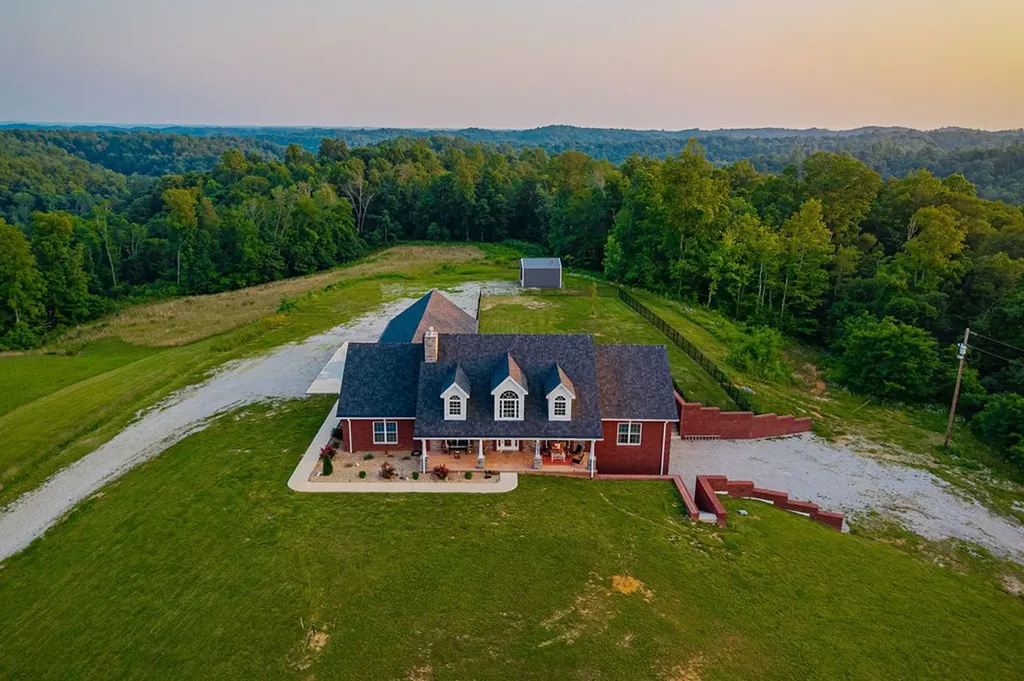 3292 Moss Arcott Celina TN 38551