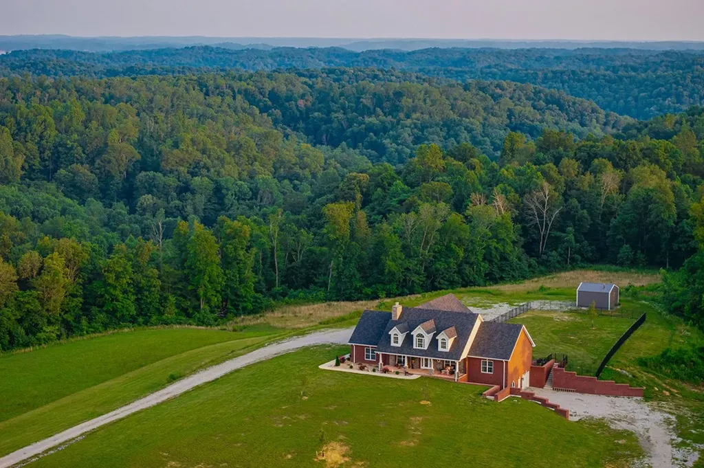 3292 Moss Arcott Celina TN 38551