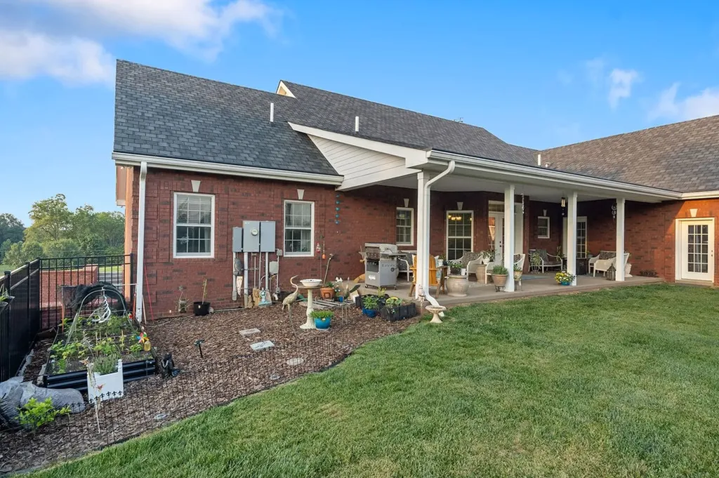 3292 Moss Arcott Celina TN 38551