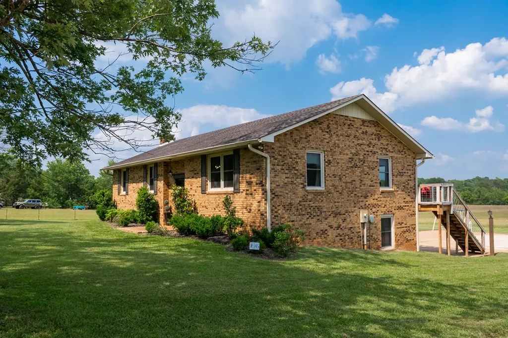 16945 Dodson Branch Highway Cookeville TN 38501