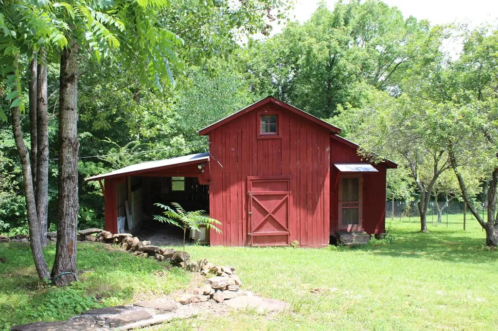 864 Pleasant Shade Lane Monterey TN 38574