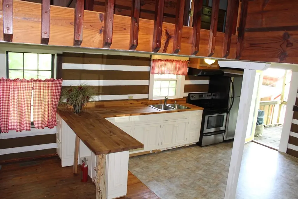 864 Pleasant Shade Lane Monterey TN 38574