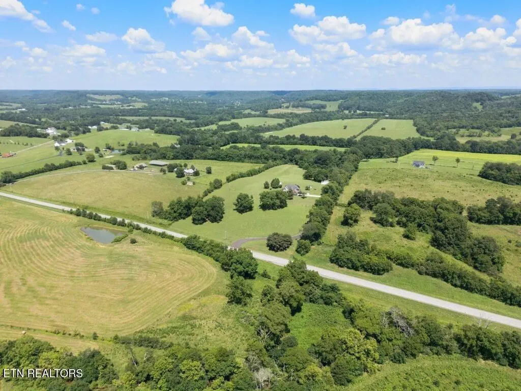 6988 Highway 64 E Wartrace TN 37183