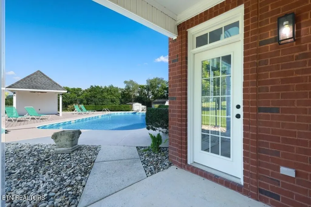 6988 Highway 64 E Wartrace TN 37183