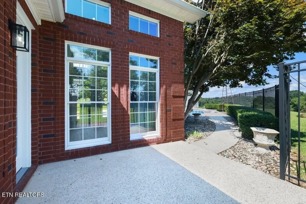 6988 Highway 64 E Wartrace TN 37183