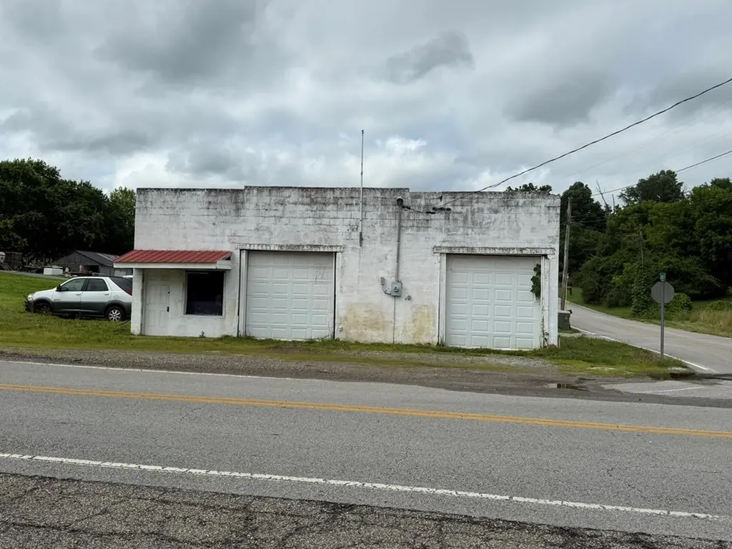 991 E Main Street Byrdstown TN 38549