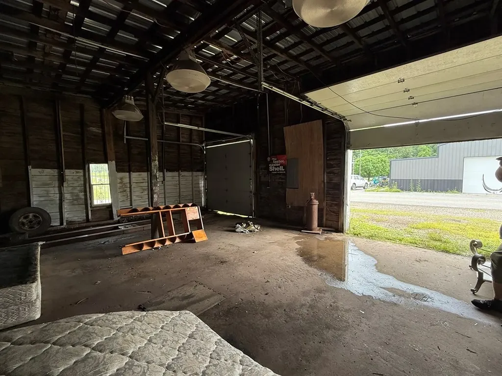 991 E Main Street Byrdstown TN 38549