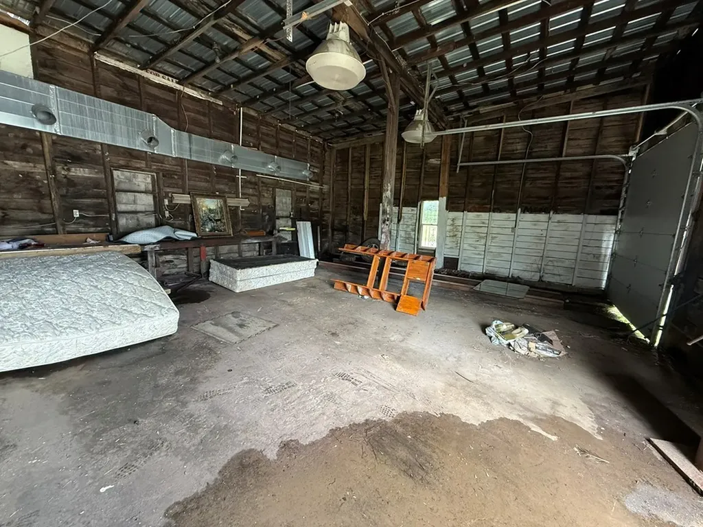 991 E Main Street Byrdstown TN 38549