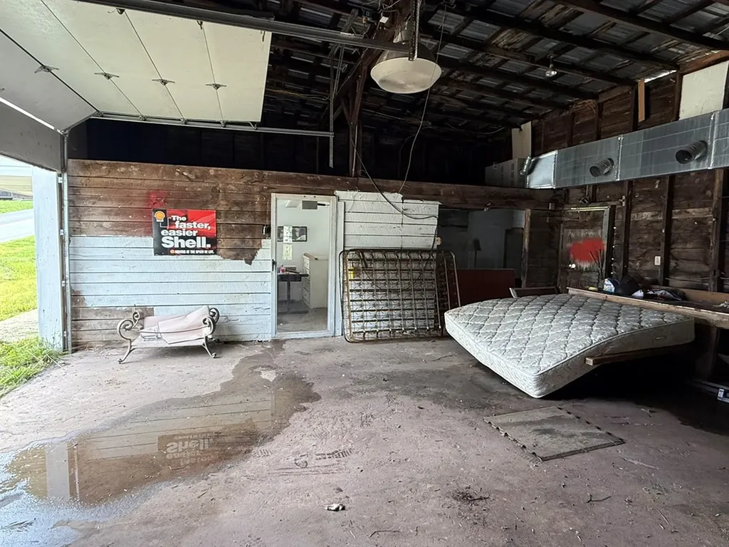 991 E Main Street Byrdstown TN 38549