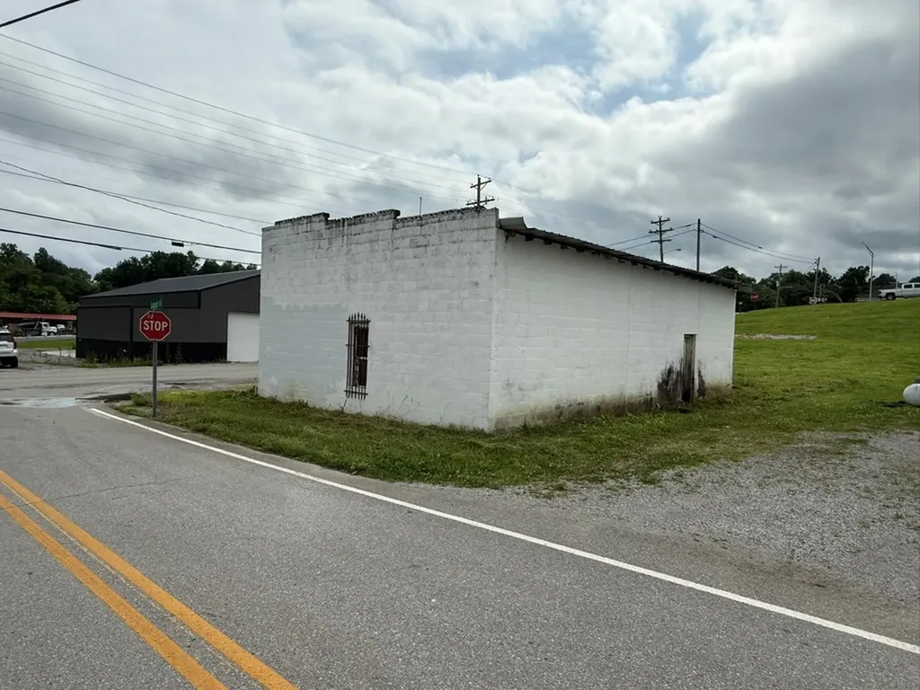 991 E Main Street Byrdstown TN 38549