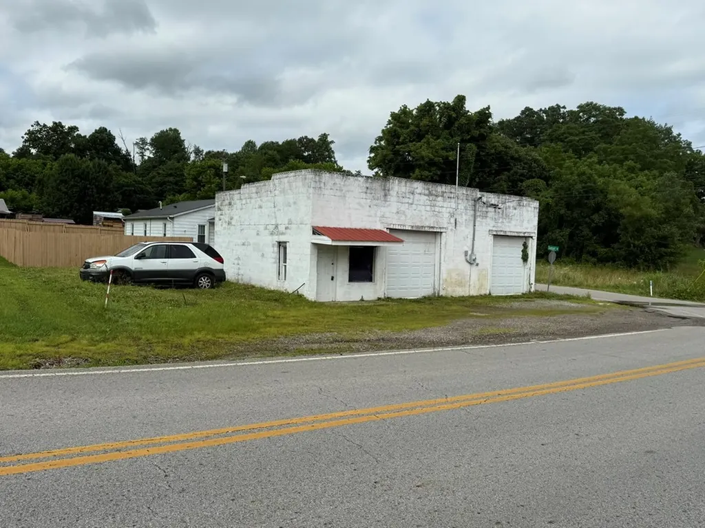 991 E Main Street Byrdstown TN 38549