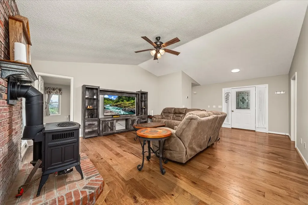 1133 W Laurel Way Monterey TN 38574