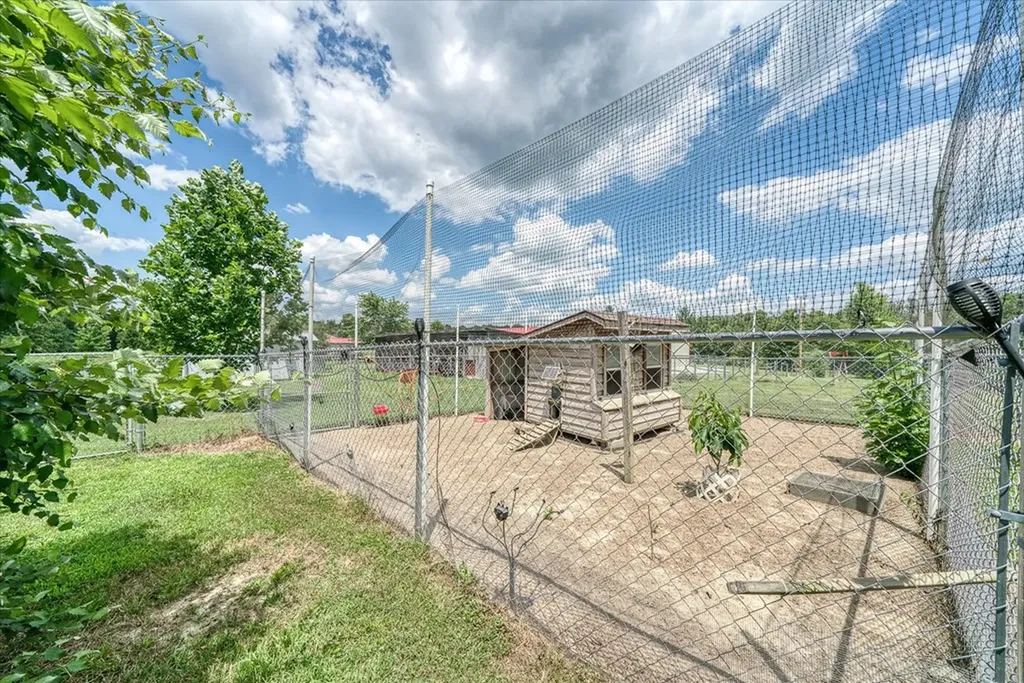 125 Clarence Lee Road Lancing TN 37770