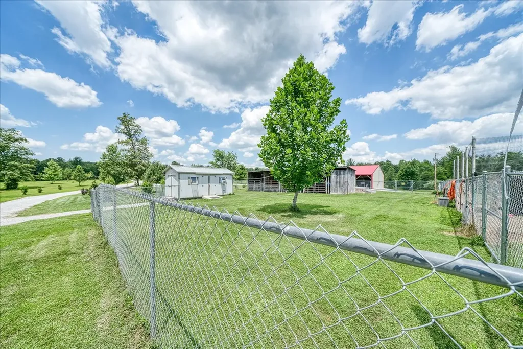 125 Clarence Lee Road Lancing TN 37770