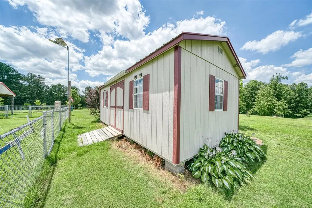 125 Clarence Lee Road Lancing TN 37770