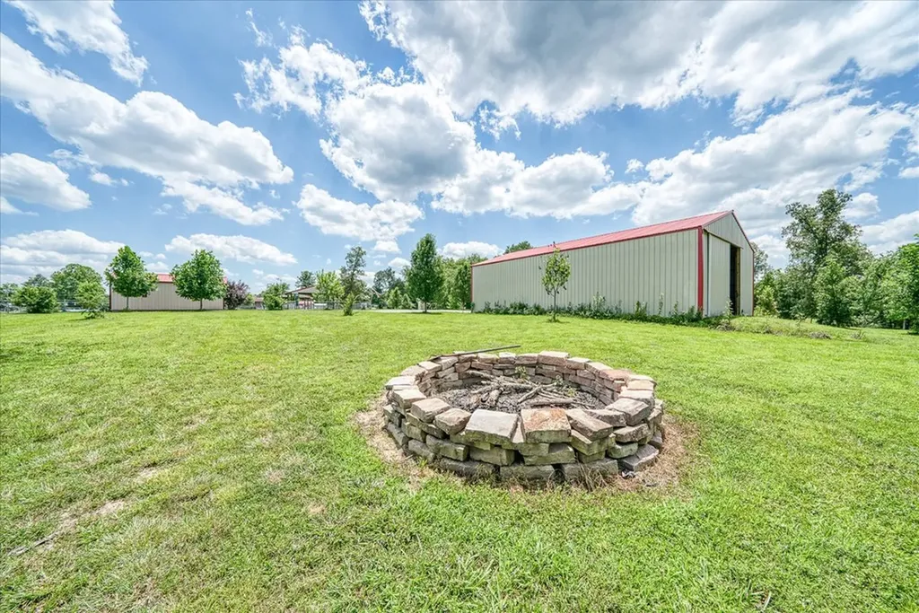 125 Clarence Lee Road Lancing TN 37770