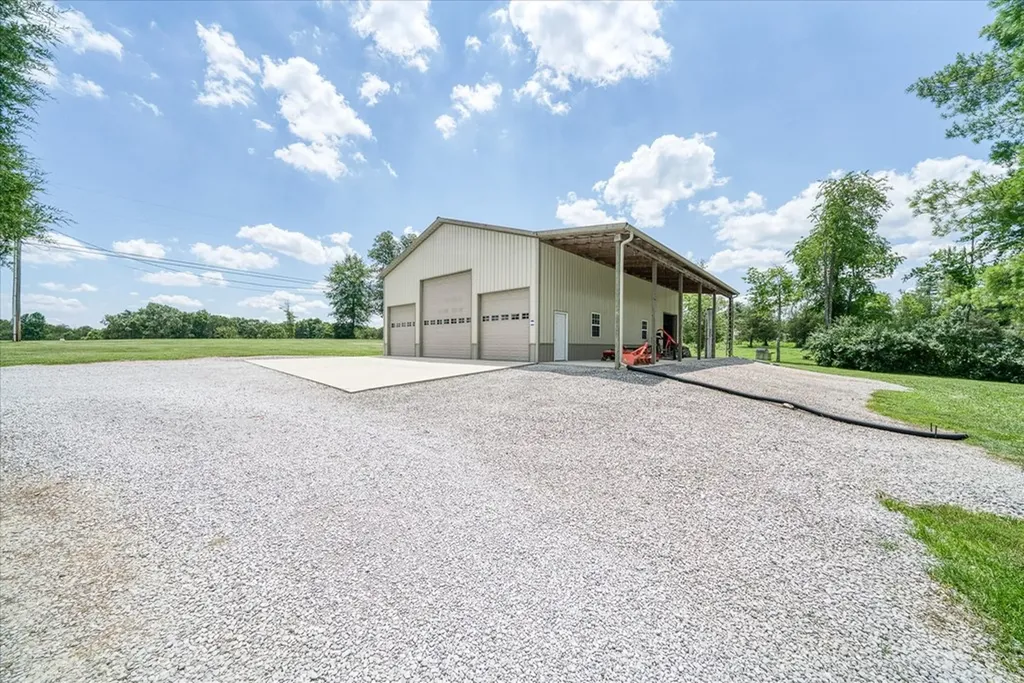 125 Clarence Lee Road Lancing TN 37770