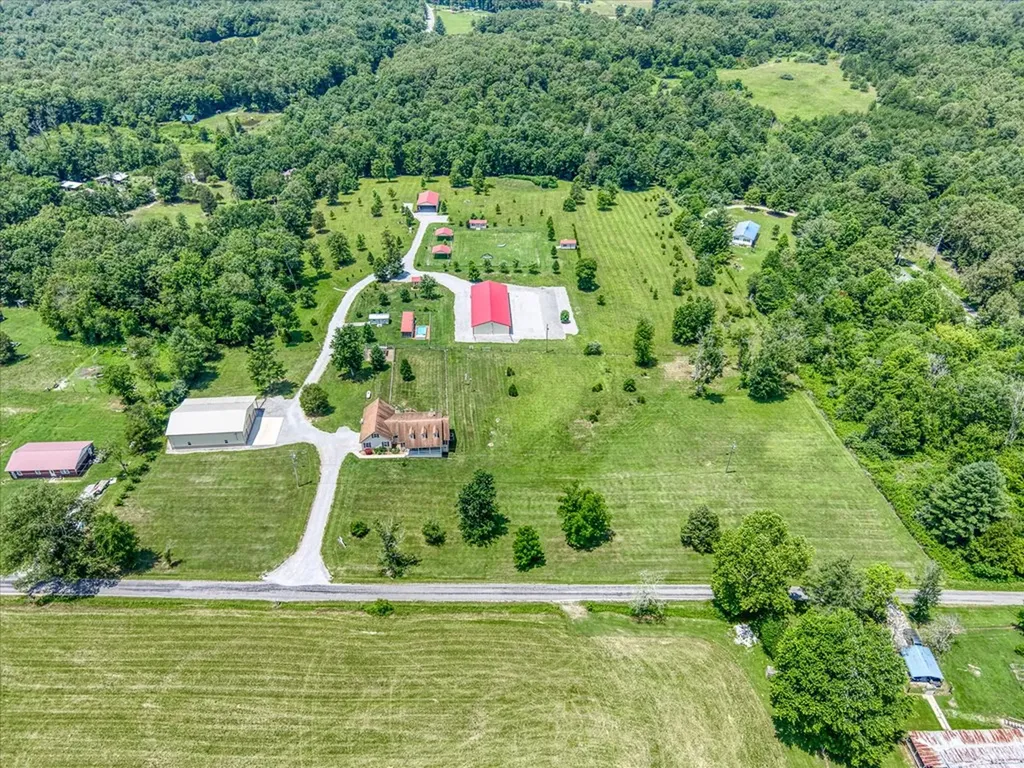 125 Clarence Lee Road Lancing TN 37770