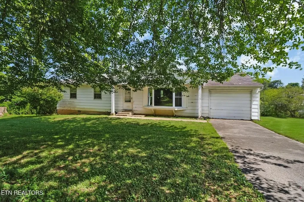 110 Clark Avenue Jamestown TN 38556