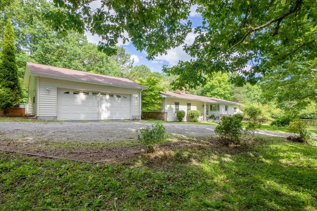 11158 N Highway 70 Crossville TN 38571