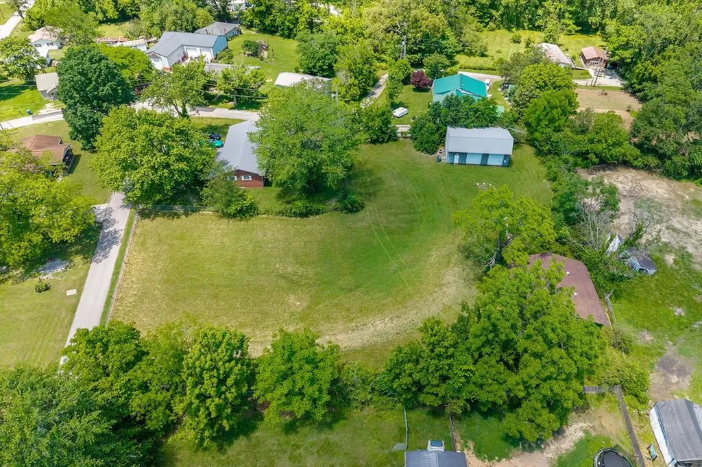 214 5th Avenue S Baxter TN 38544-5159