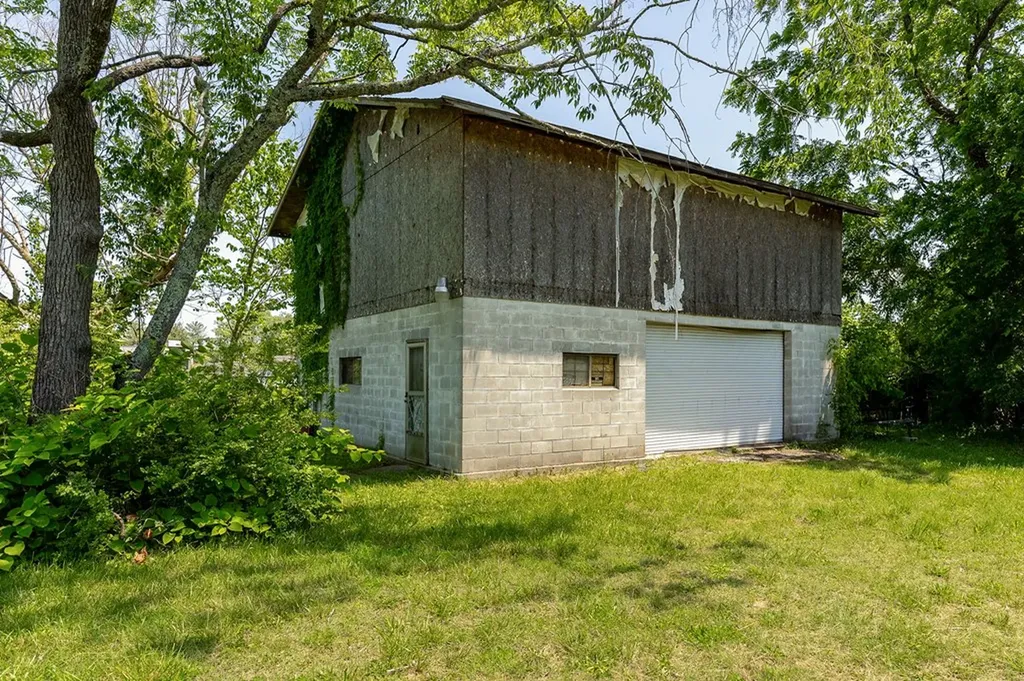 214 5th Avenue S Baxter TN 38544-5159