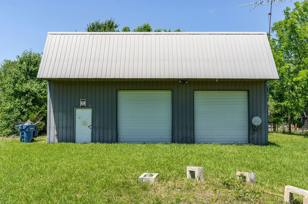 214 5th Avenue S Baxter TN 38544-5159