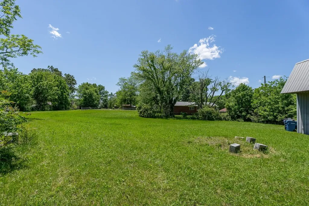 214 5th Avenue S Baxter TN 38544-5159
