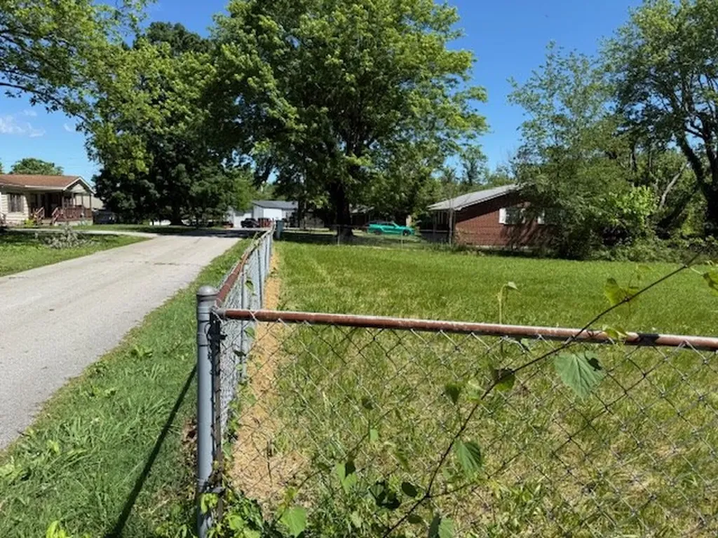 214 5th Avenue S Baxter TN 38544-5159