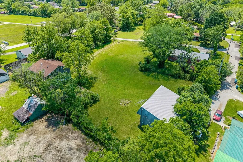 214 5th Avenue S Baxter TN 38544-5159