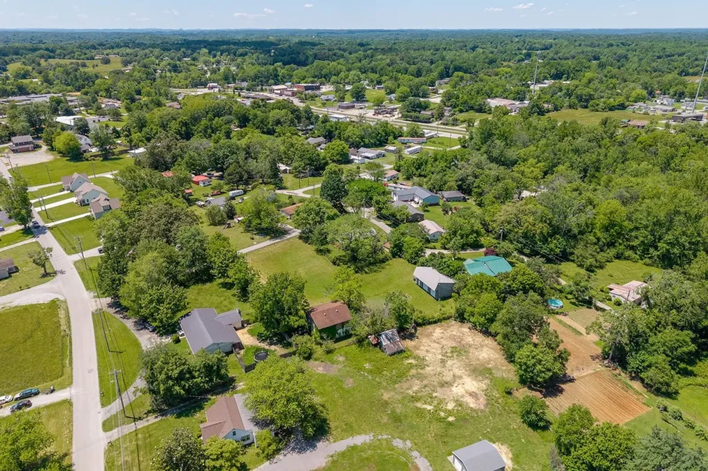 214 5th Avenue S Baxter TN 38544-5159