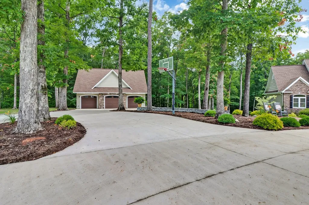 265 Falling Leaf Road Jamestown TN 38556