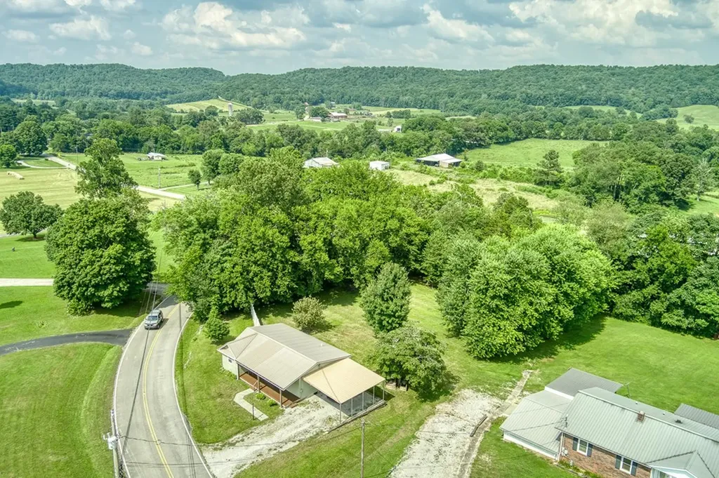 1516 Golden Mountain Road Sparta TN 38583-1156