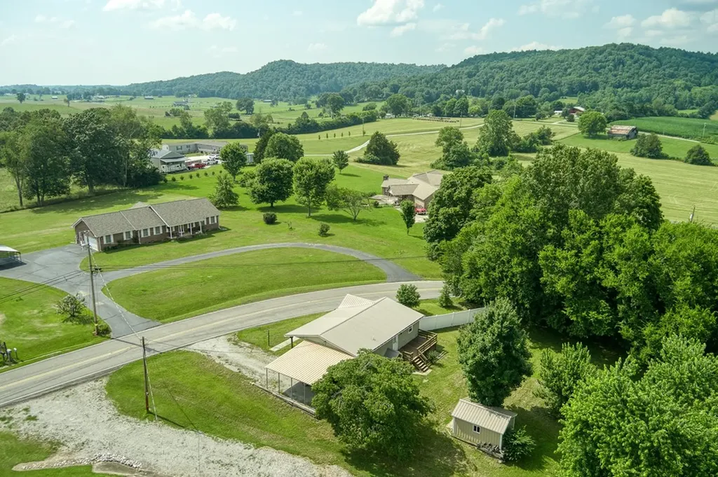 1516 Golden Mountain Road Sparta TN 38583-1156