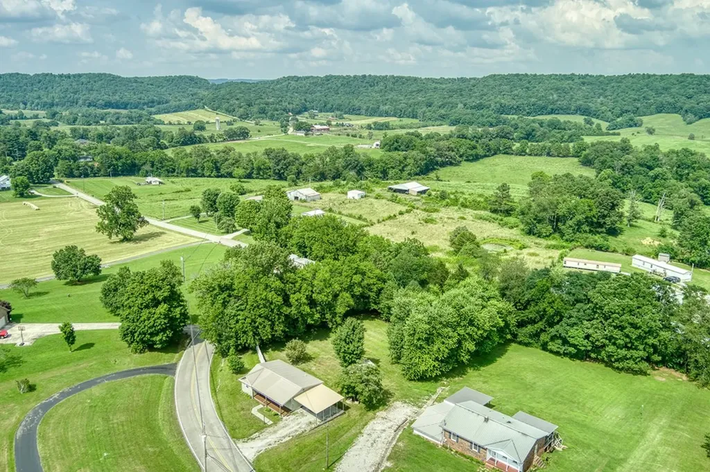 1516 Golden Mountain Road Sparta TN 38583-1156