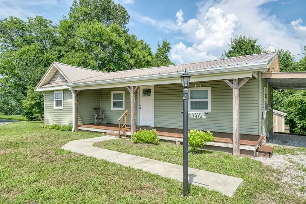 1516 Golden Mountain Road Sparta TN 38583-1156